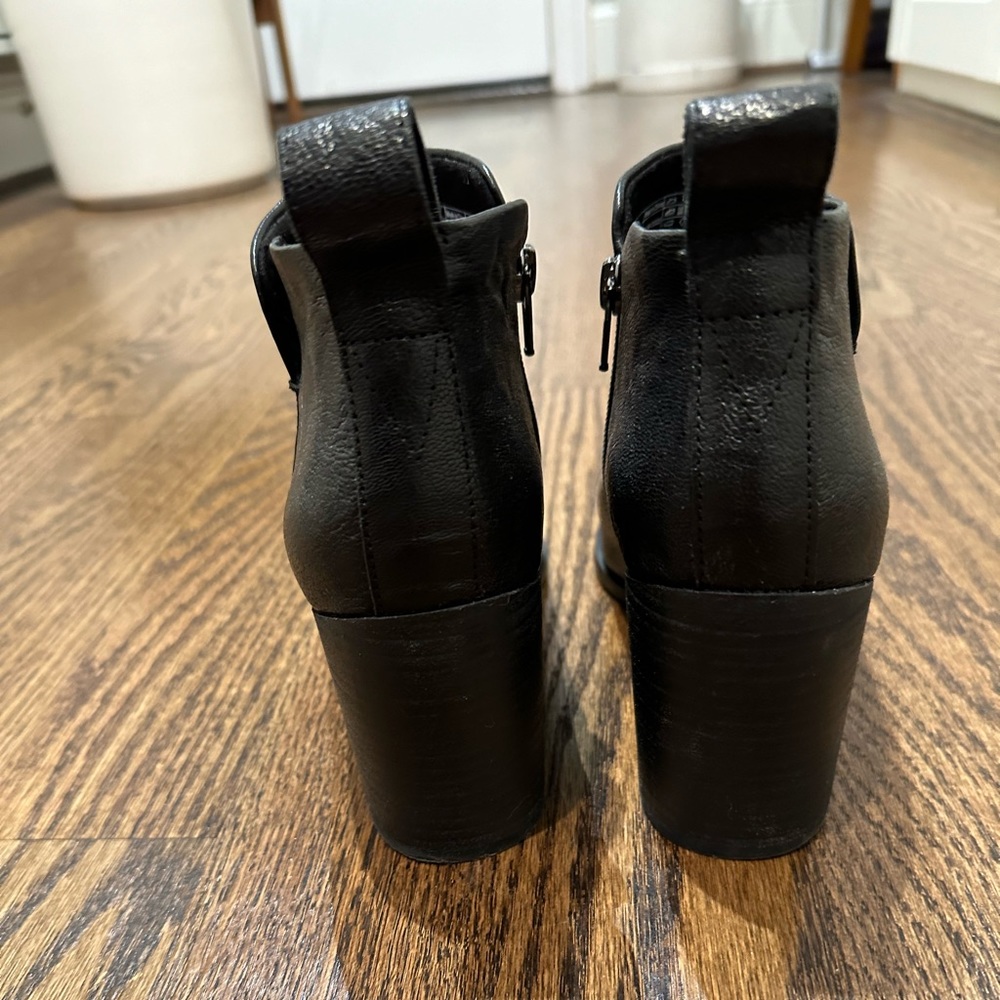 Vionic Lyssa Black Leather Boots View 2